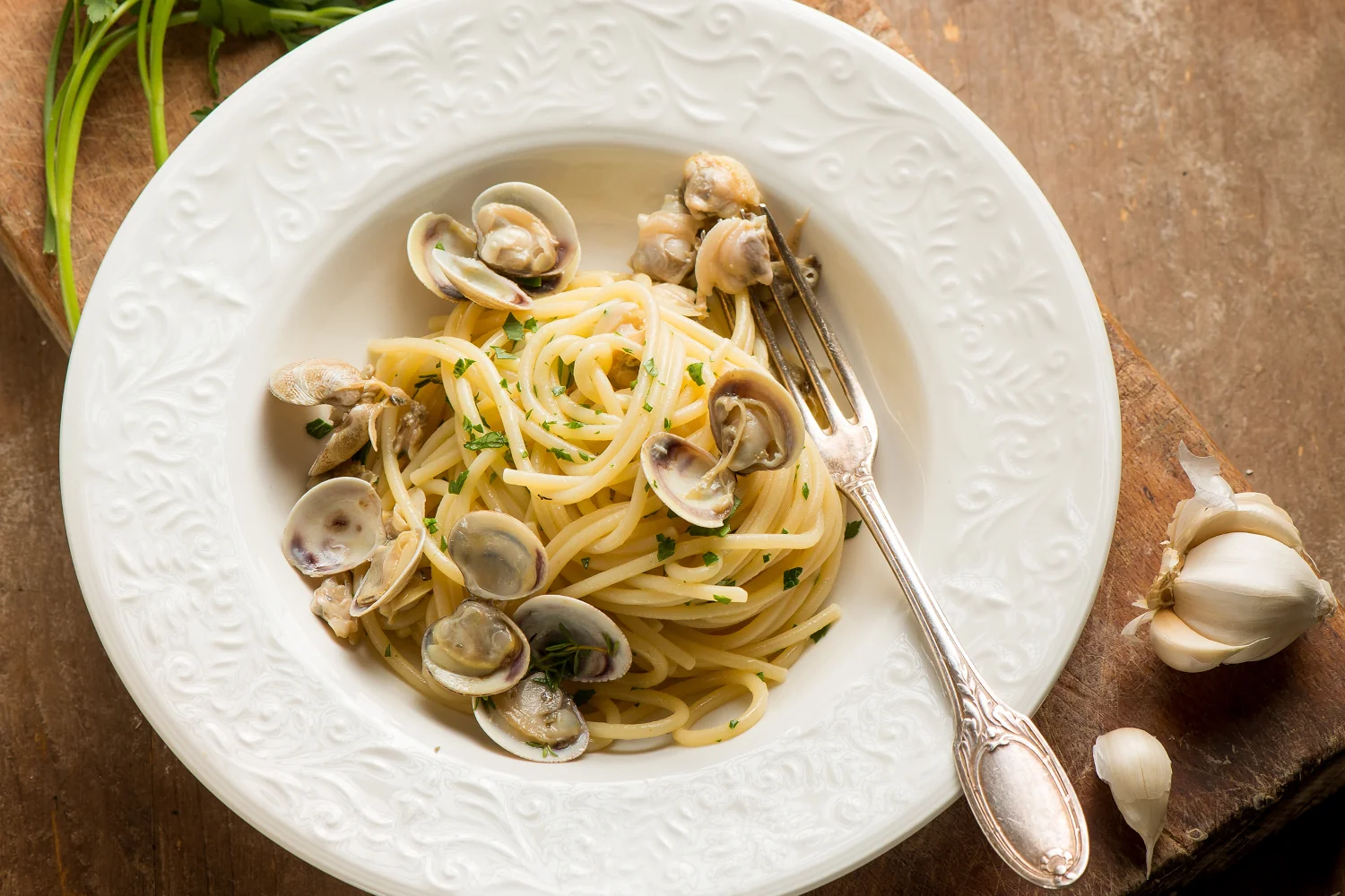 Spaghetti Alle Vongole With Clams, Garlic And Parsley